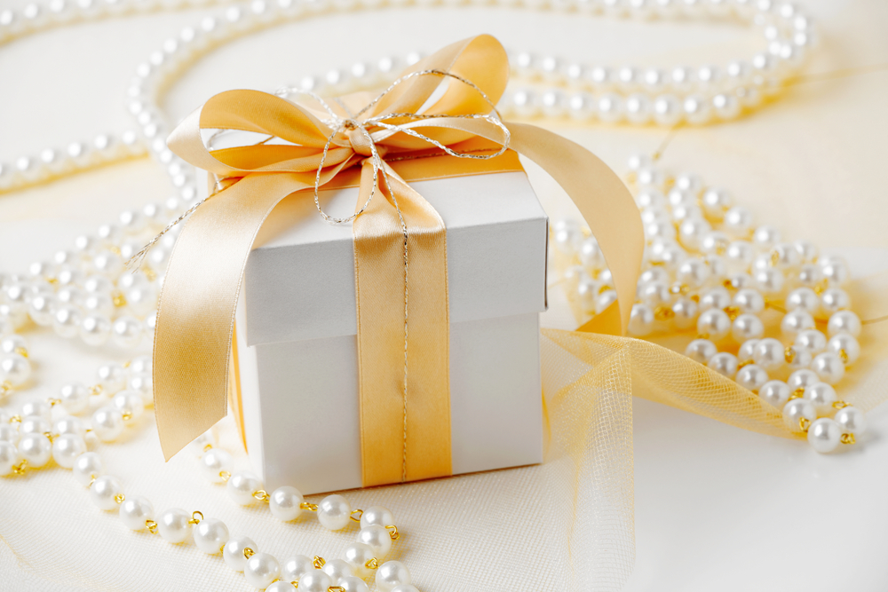 How to Present a Jewelry Gift